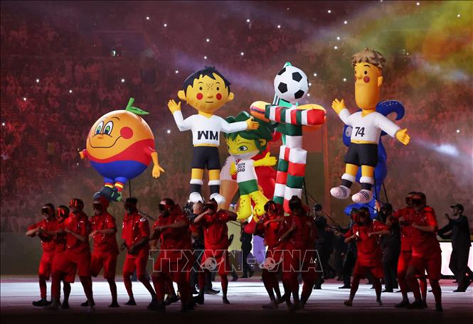 Trong ảnh: Linh vật của các kỳ World Cup được tái hiện trong lễ khai mạc World Cup 2022 trên sân Al-Bayt ở Al Khor, Qatar ngày 20/11/2022. Ảnh: THX/TTXVN