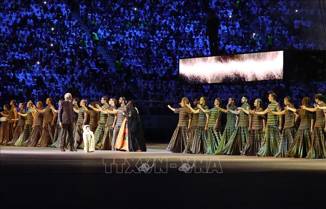 Trong ảnh: Các nghệ sĩ trình diễn tại lễ khai mạc World Cup 2022 trên sân Al-Bayt ở Al Khor, Qatar ngày 20/11/2022. Ảnh: THX/TTXVN