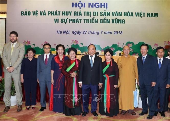 Thủ tướng Nguyễn Xuân Phúc và các đại biểu tại Hội nghị Bảo vệ và phát huy giá trị di sản văn hoá Việt Nam vì sự phát triển bền vững (2018). Ảnh: Thống Nhất – TTXVN