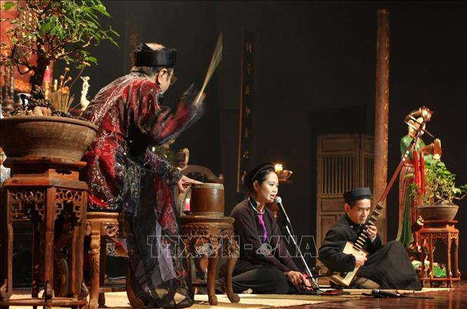 Hát ca trù, loại hình nghệ thuật dân gian được UNESCO công nhận là Di sản văn hóa phi vật thể của nhân loại. Ảnh: Nhật Anh-TTXVN