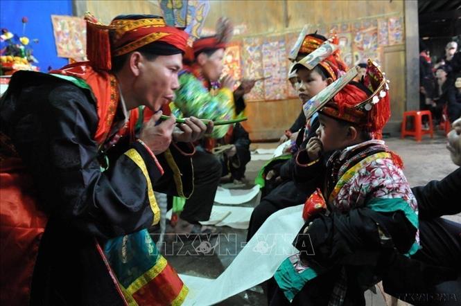 Lễ hội “Cấp sắc” của người Dao đỏ, nghi lễ không thể thiếu của người Dao đỏ, gần giống lễ thành đinh của một số dân tộc khác. Ảnh: TTXVN