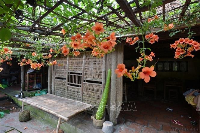 Làng cổ Đường Lâm, thuộc thị xã Sơn Tây (Thành phố Hà Nội), còn được gọi là 