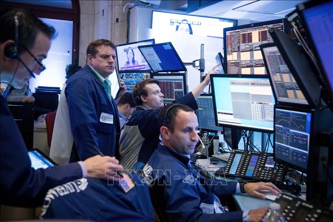 Trong ảnh: Giao dịch viên tại Sàn chứng khoán New York, Mỹ. Ảnh: THX/ TTXVN