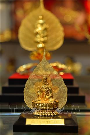 Trong ảnh: Lá bồ đề có hình dạng giống trái tim ấm áp, mãnh liệt và dạt dào tình cảm nên tượng trưng cho tình thương, sự từ bi của Đức Phật luôn dành cho con người. Ảnh: Minh Đức – TTXVN