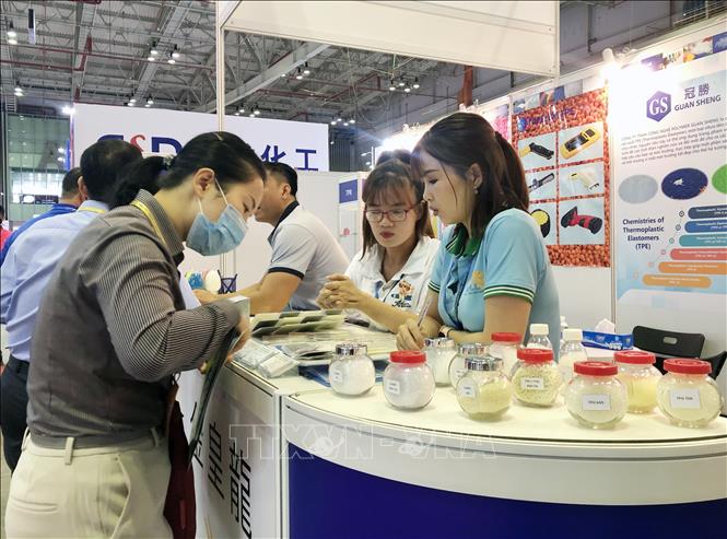 270 manufacturers from 19 countries and territories showcasing their latest technologies and development trends in the plastic and rubber industries at the exhibition. VNA Photo: Mỹ Phuơng