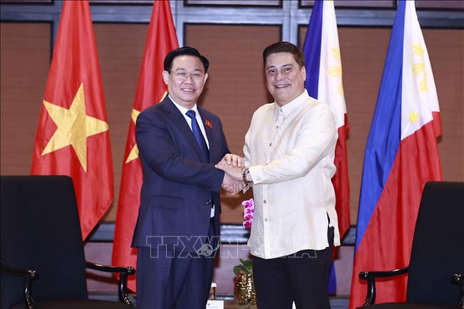 Chủ tịch Thượng viện Juan Miguel F. Zubiri và Chủ tịch Quốc hội Vương Đình Huệ tại hội đàm. Ảnh: Doãn Tấn - TTXVN