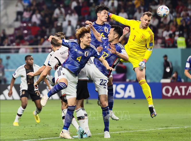 Thủ môn Manuel Neuer rời khung thành để lên tham gia pha tấn công cuối cùng của đội tuyển Đức trong trận đấu. Ảnh: THX/ TTXVN
