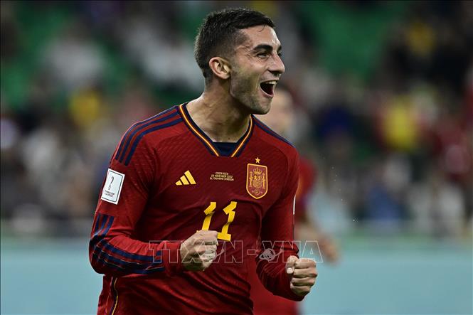 Tiền đạo Ferran Torres ăn mừng bàn thắng thứ ba của đội tuyển Tây Ban Nha. Ảnh: AFP/TTXVN