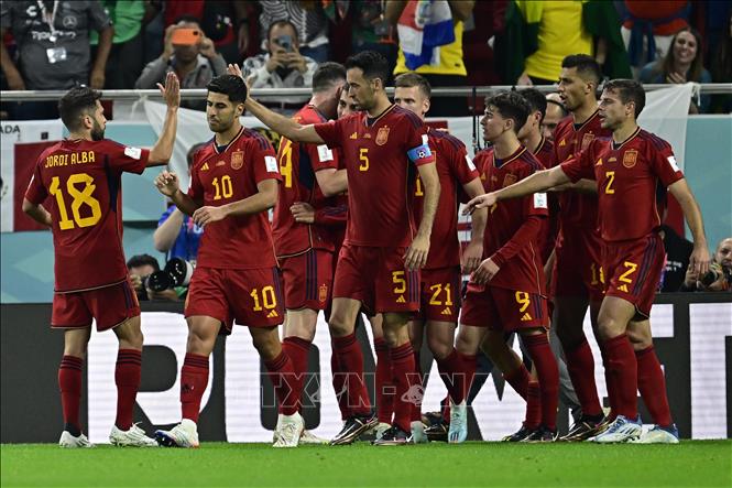 Các cầu thủ Tây Ban Nha ăn mừng bàn thắng vào lưới đội tuyển Costra Rica. Ảnh: AFP/TTXVN