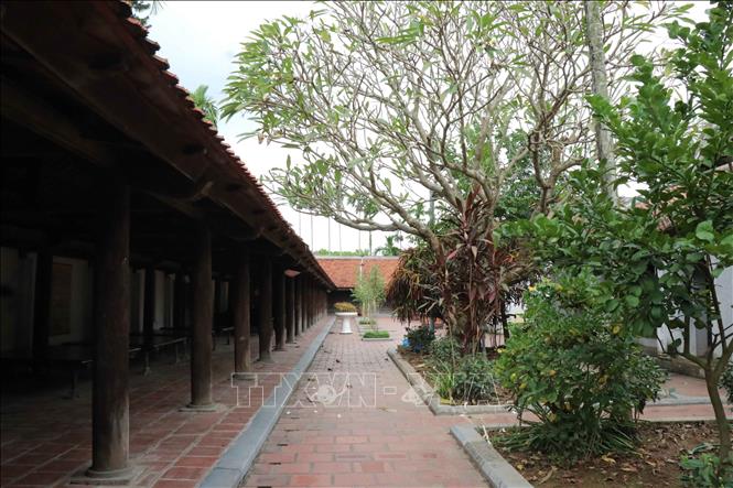 Trong ảnh: Dãy hành lang dẫn vào các tòa của chùa Bút Tháp. Ảnh: Thanh Thương - TTXVN