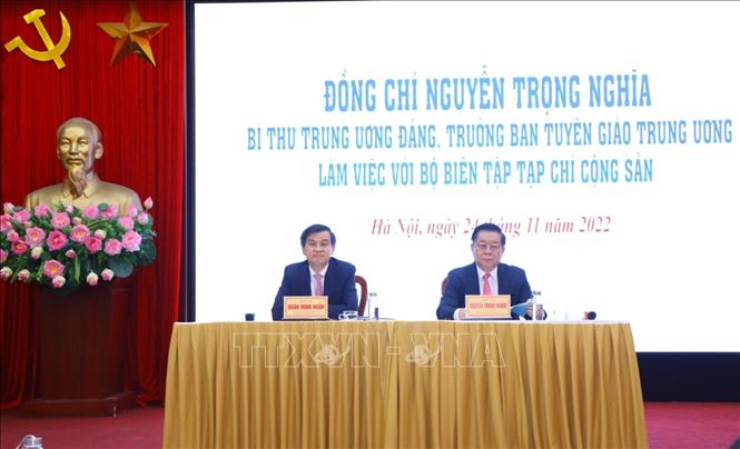 Trưởng Ban Tuyên giáo Trung ương Nguyễn Trọng Nghĩa chủ trì buổi làm việc với Bộ Biên tập Tạp chí Cộng sản. Ảnh: Văn Điệp - TTXVN