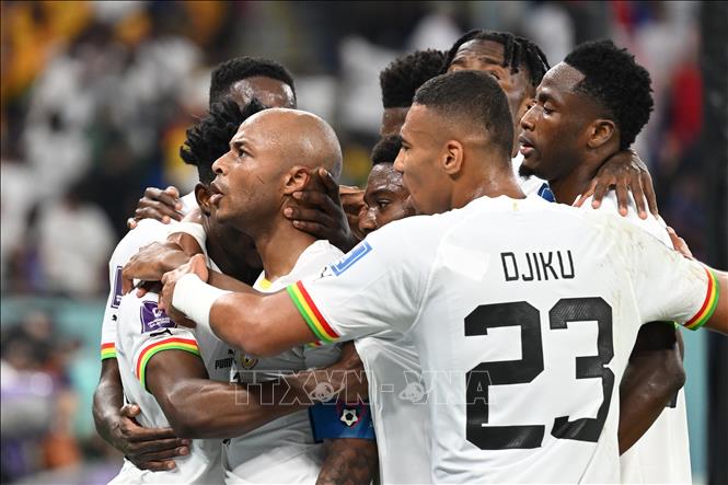 Các cầu thủ Ghana ăn mừng bàn thắng vào lưới đội tuyển Bồ Đào Nha. Ảnh: AFP/TTXVN