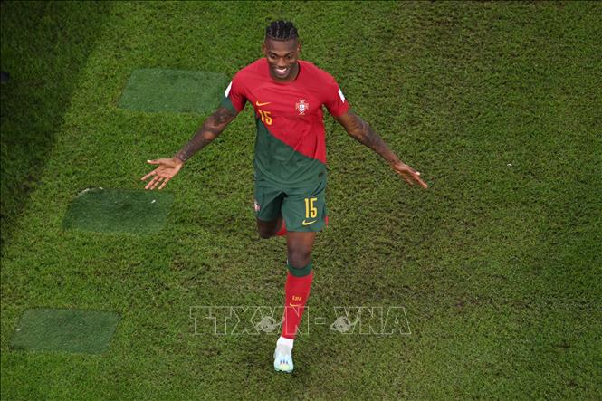 Tiền đạo Bồ Đào Nha Rafael Leao ăn mừng bàn thắng thứ 3 cho đội nhà. Ảnh: AFP/TTXVN