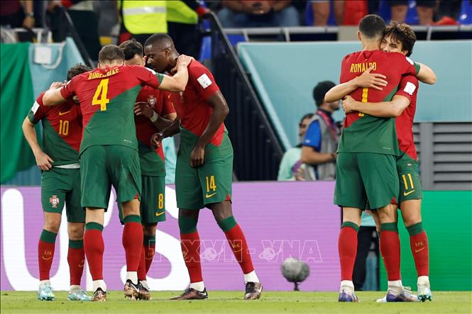 Các cầu thủ Bồ Đào Nha ăn mừng chiến thắng trước đối thủ Ghana. Ảnh: AFP/TTXVN