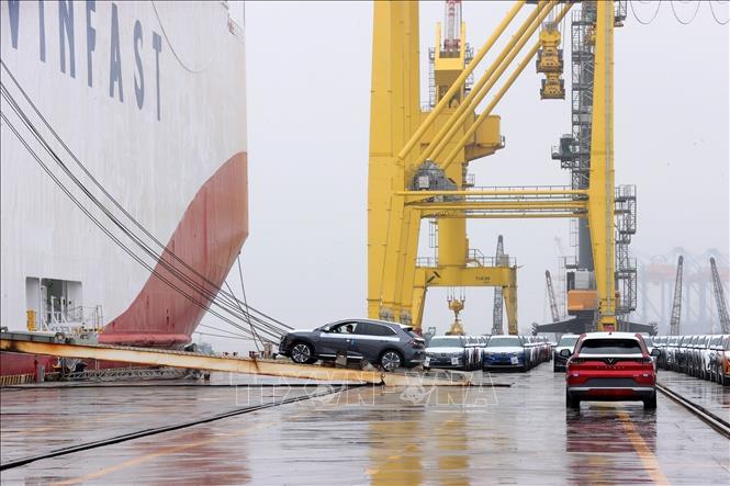 VinFast exports first batch of electronic vehicles to US - VNA Photos ...