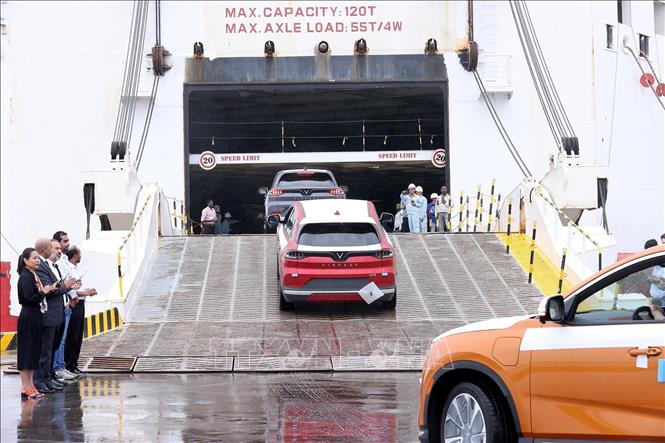 VinFast exports first batch of electronic vehicles to US - VNA Photos ...
