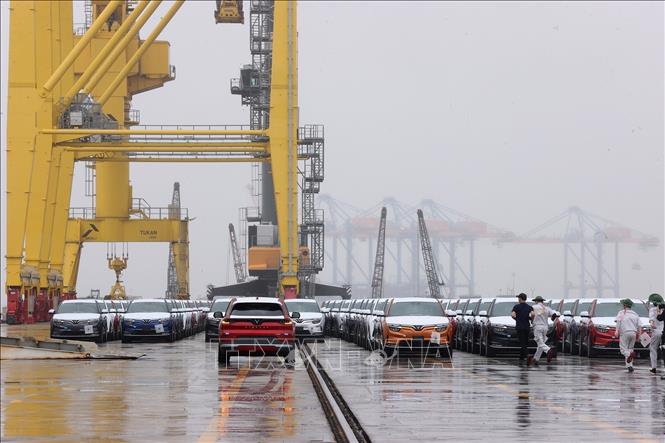 VinFast exports first batch of electronic vehicles to US - VNA Photos ...