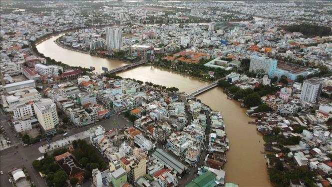 Thành phố Long Xuyên hai bên bờ sông Long Xuyên. Ảnh: Vũ Sinh - TTXVN