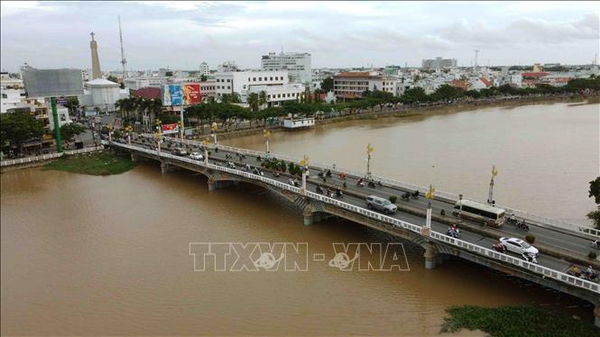 Cầu Hoàng Diệu bắc qua sông Long Xuyên, thuộc phường Mỹ Bình, thành phố Long Xuyên. Ảnh: Vũ Sinh - TTXVN