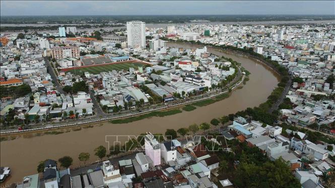 Thành phố Long Xuyên là trung tâm thương mại dịch vụ; trung tâm đào tạo, chuyển giao công nghệ; trung tâm công nghiệp chế biến nông sản, thủy sản có vai trò quan trọng thúc đẩy phát triển kinh tế - xã hội của tỉnh và vùng Đồng bằng sông Cửu Long. Ảnh: Vũ Sinh - TTXVN