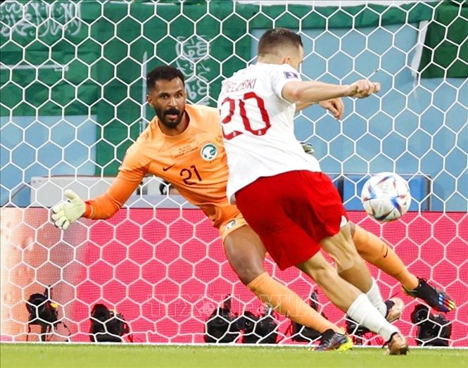 Pha lập công mở tỉ số cho Ba Lan của Piotr Zielinski (số 20) ở phút 39. Ảnh: Kyodo/ TTXVN