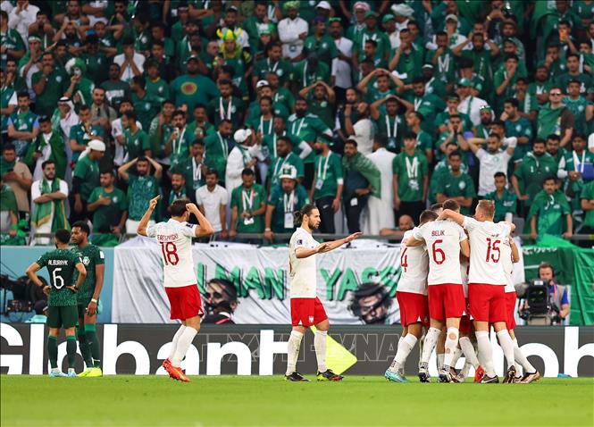 Các cầu thủ Ba Lan ăn mừng bàn thắng vào lưới Saudi Arabia. Ảnh: THX/ TTXVN