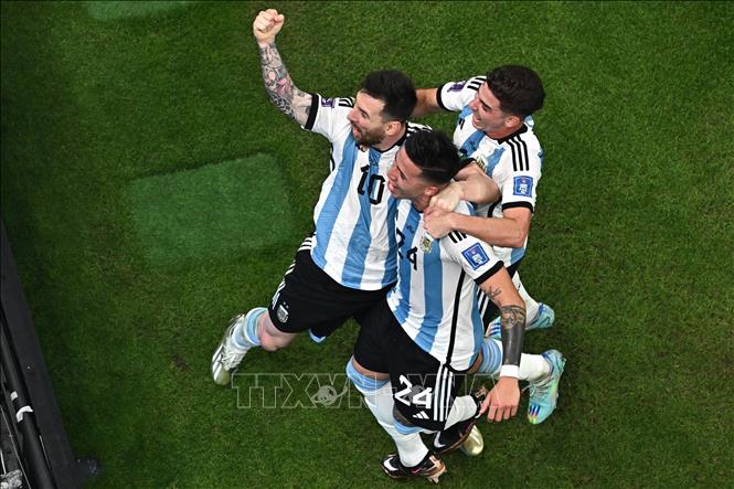 Các cầu thủ Argentina ăn mừng bàn thắng thứ 2 vào lưới Mexico. Ảnh: AFP/TTXVN