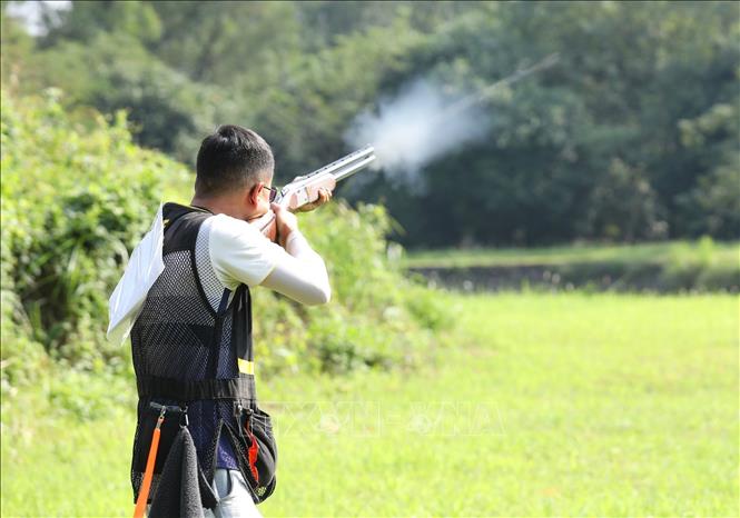 VĐV Nguyễn Hoàng Điệp (Hà Nội) thi đấu nội dung bắn đĩa bay skeet nam. Ảnh: Hoàng Hiếu - TTXVN 