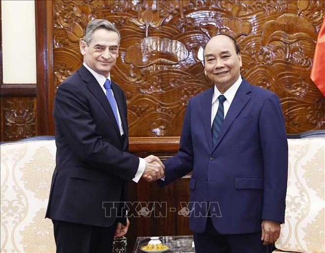Chủ tịch nước Nguyễn Xuân Phúc tiếp Đại sứ Chile Patricio Becker đến chào từ biệt. Ảnh: Thống Nhất – TTXVN