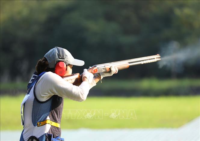 VĐV Đinh Thị Hồng Thuý (Hà Nội) - HCB bắn đĩa bay skeet của nữ. Ảnh: Hoàng Hiếu - TTXVN 