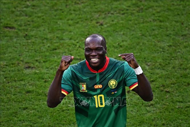 Trong ảnh: Tiền đạo Vincent Aboubakar (số 10), đội Cameroon, vui mừng sau khi ghi bàn thắng. Ảnh: AFP/TTXVN