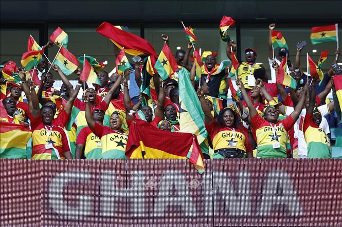 Các cổ động viên Ghana trên khán đài sân vận động Education City. Ảnh: AFP/TTXVN