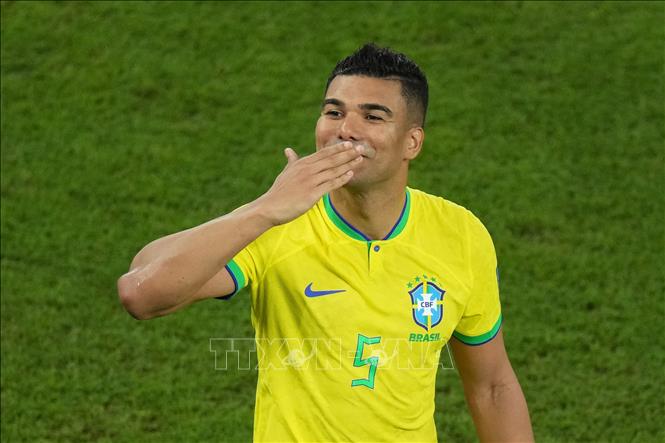 Tiền vệ Brazil Casemiro ăn mừng bàn thắng vào lưới tuyển Thuỵ Sĩ. Ảnh: THX/TTXVN