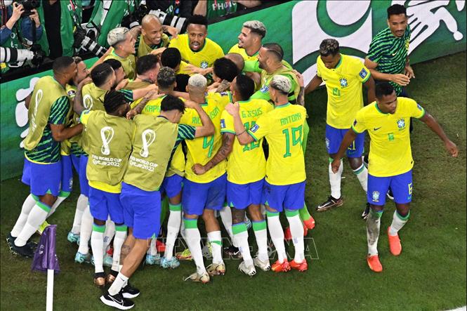 Niềm vui của các tuyển thủ Brazil sau khi đội nhà thắng tuyển Thuỵ Sĩ. Ảnh: AFP/TTXVN