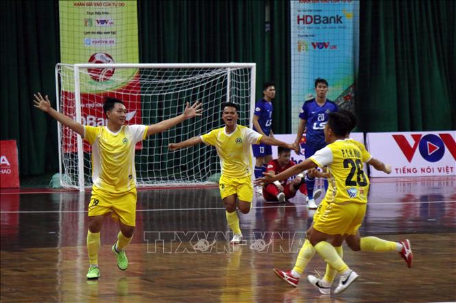 Các cầu thủ Sài Gòn FC ăn mừng bàn thắng trong trận chung kết. Ảnh: Tiến Lực – TTXVN