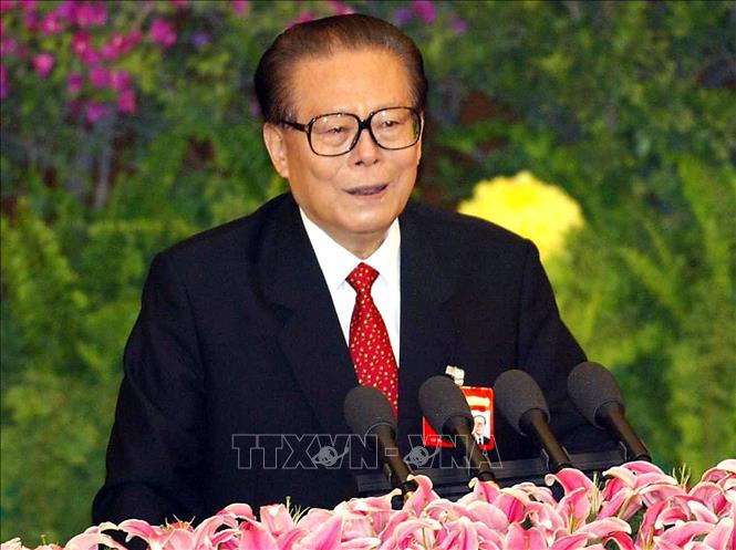 Trong ảnh (tư liệu): Ông Giang Trạch Dân, lúc là Chủ tịch Trung Quốc, phát biểu tại lễ khai mạc Đại hội đại biểu toàn quốc Đảng Cộng sản Trung Quốc lần thứ 16 ở thủ đô Bắc Kinh, ngày 8/11/2002. Ảnh: AFP/TTXVN