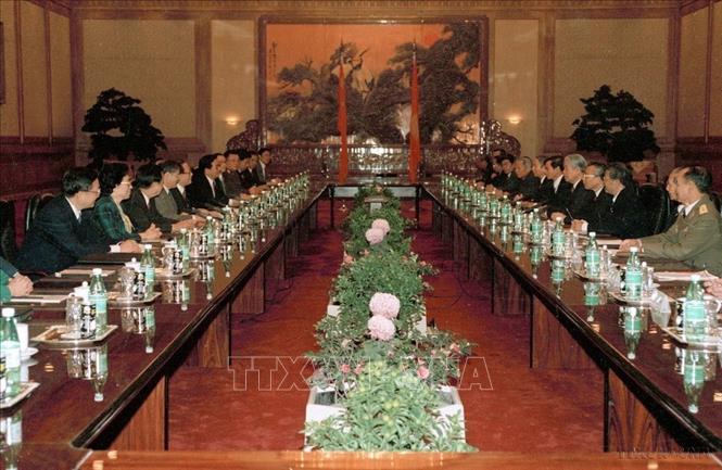 Tổng Bí thư Giang Trạch Dân hội đàm với Tổng Bí thư Đỗ Mười sáng 27/11/1995, tại Đại Lễ đường (Bắc Kinh). Ảnh: Xuân Lâm-TTXVN