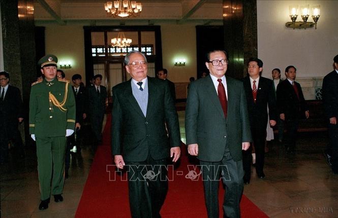 Chủ tịch Giang Trạch Dân đón Chủ tịch Lê Đức Anh thăm hữu nghị chính thức nước CHND Trung Hoa từ 9-15/11/1993. Ảnh: Cao Phong-TTXVN