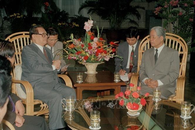 Đồng chí Giang Trạch Dân tiếp Tổng Bí thư Đỗ Mười chiều 14/7/1997, tại Đại lễ đường nhân dân Bắc Kinh. Ảnh: Xuân Lâm- TTXVN