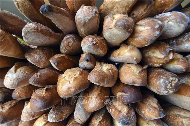 Trong ảnh: Bánh mì (baguette) của Pháp. Ảnh: AFP/TTXVN