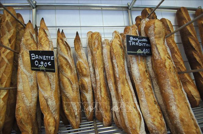 Trong ảnh: Bánh mì (baguette) của Pháp. Ảnh: AFP/TTXVN