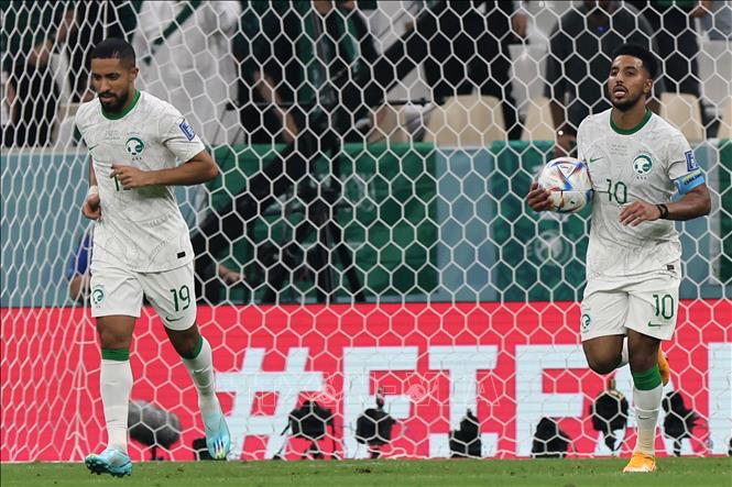 Các cầu thủ Saudi Arabia ăn mừng bàn thắng vào lưới đội tuyển Mexico. Ảnh: AFP/TTXVN