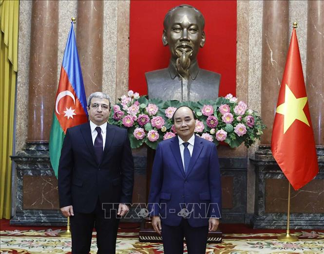 Chủ tịch nước Nguyễn Xuân Phúc tiếp Đại sứ Azerbaijan Shovgi Kamal Oglu Mehdizade. Ảnh: Thống Nhất – TTXVN
