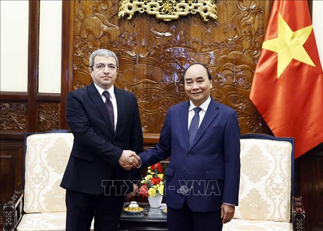 Chủ tịch nước Nguyễn Xuân Phúc tiếp Đại sứ Azerbaijan Shovgi Kamal Oglu Mehdizade. Ảnh: Thống Nhất – TTXVN