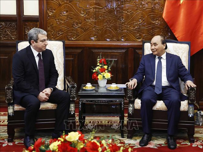 Chủ tịch nước Nguyễn Xuân Phúc tiếp Đại sứ Azerbaijan Shovgi Kamal Oglu Mehdizade. Ảnh: Thống Nhất – TTXVN