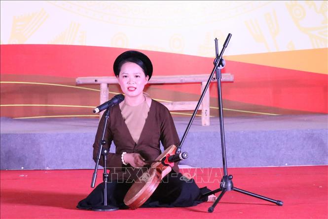 Một tiết mục đặc sắc do câu lạc bộ hát Xẩm huyện Kim Sơn biểu diễn. Ảnh: Đức Phương - TTXVN