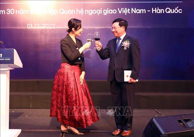 Permanent Deputy Prime Minister Pham Binh Minh and RoK Ambassador Oh Young-ju at the ceremony. VNA Photo: Phạm Kiên