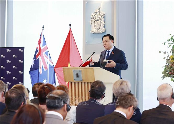 National Assembly Chairman Vuong Dinh Hue attends the Vietnam-Australia Education Cooperation Forum in Melbourne on December 2. VNA Photo: Doãn Tấn