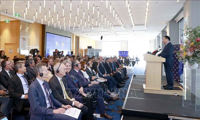 National Assembly Chairman Vuong Dinh Hue attends the Vietnam-Australia Education Cooperation Forum in Melbourne on December 2. VNA Photo: Doãn Tấn