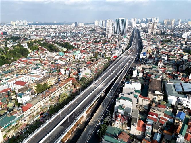 Các nhánh dẫn kết nối với tuyến đường dưới thấp tại 3 vị trí là cầu Vĩnh Tuy, Ngã Tư Vọng và Ngã Tư Sở. Ảnh: Tuấn Anh – TTXVN